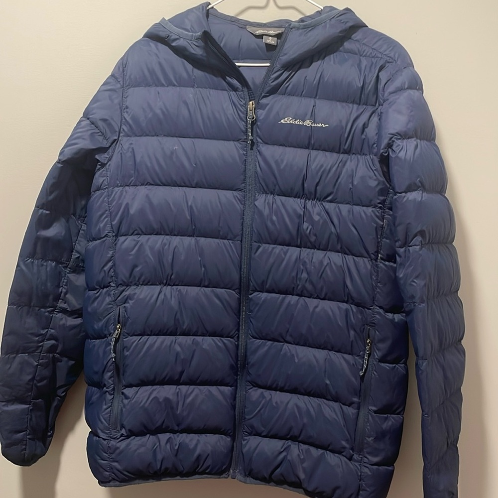 Men’s Eddie Bauer navy puffer coat size medium with hood